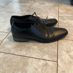 Men’s black dress shoes